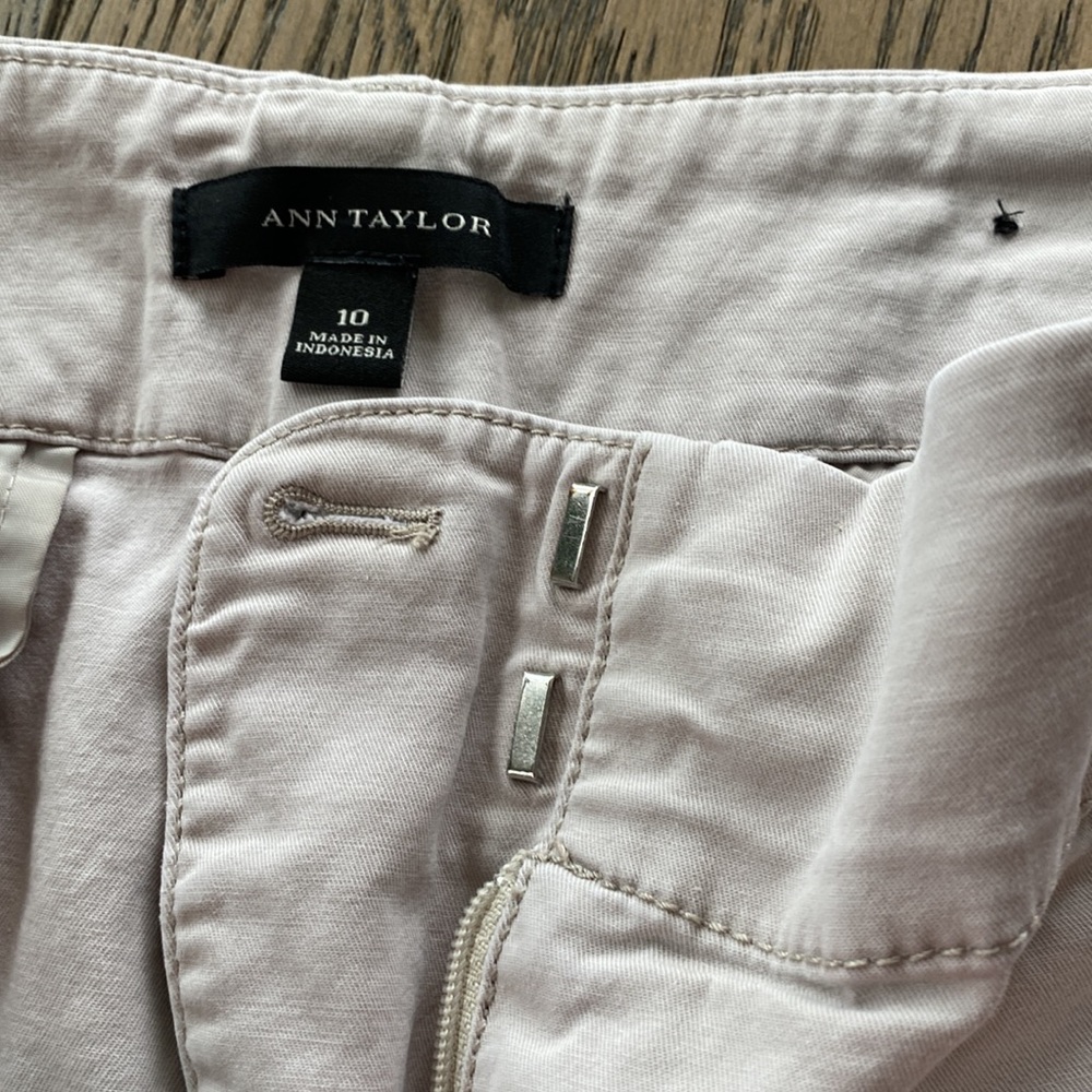 Size 10 Ann Taylor Khaki Shorts - Picture 2 of 3